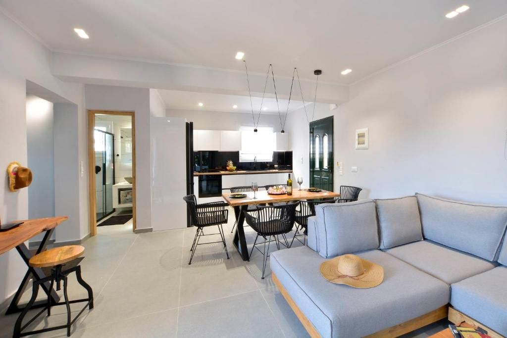 Open-plan living room with corner sofa, dining table and kitchen